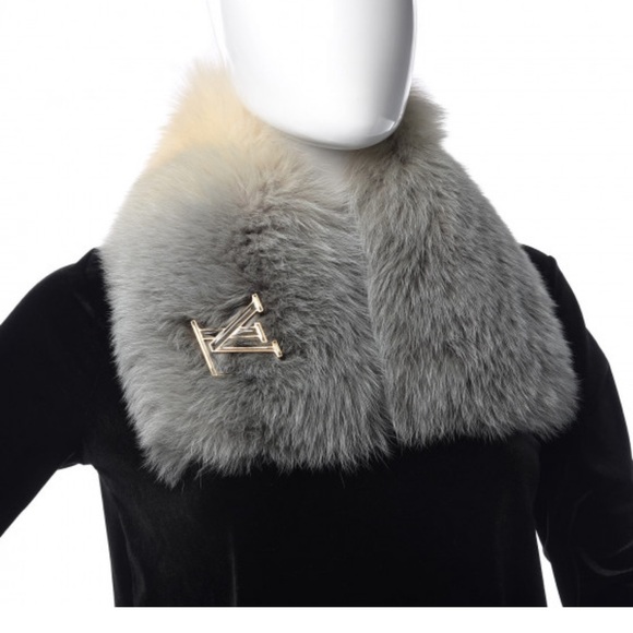 •Louis vuitton Nathalia Fox Fur Scarf - Picture 3 of 8